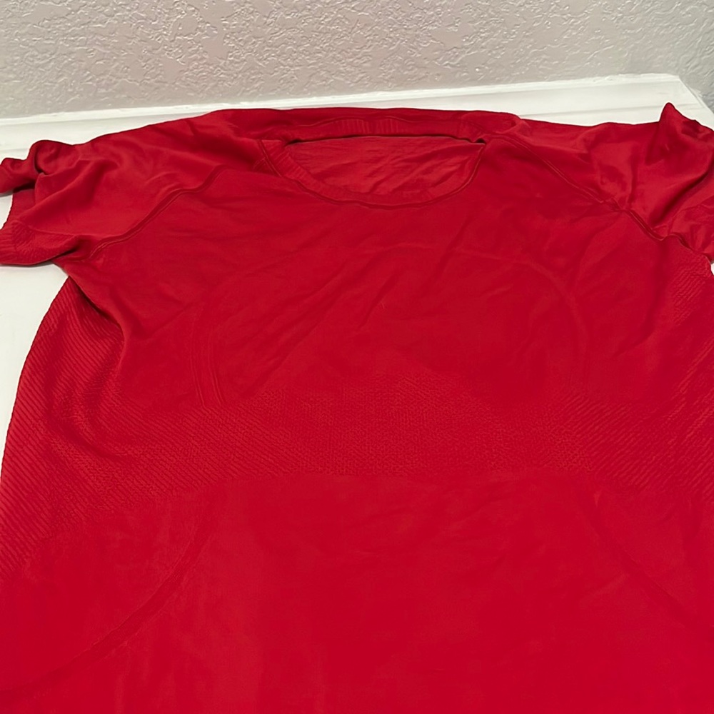 Lululemon Swiftly Tech — LIMITED EDITION LOGO